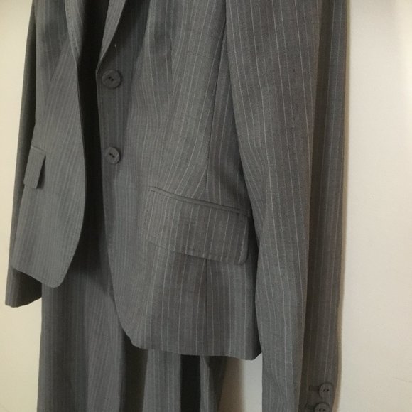 Anne Klein two piece Suit - Picture 3 of 9